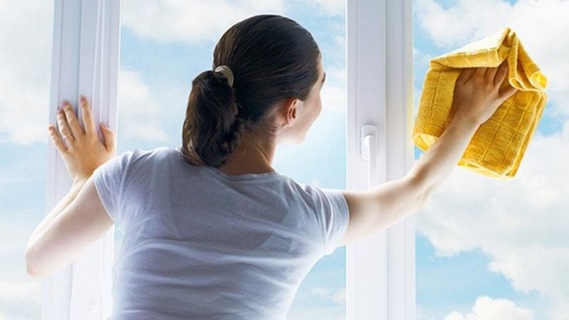 Ayna gibi camlar: Cam temizliği nasıl yapılır, püf noktaları nelerdir? Cam nasıl pırıl pırıl olur?