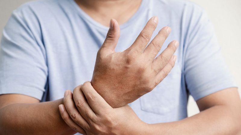 Vücutta karıncalanmanın gösterdiği 10 ciddi hastalık