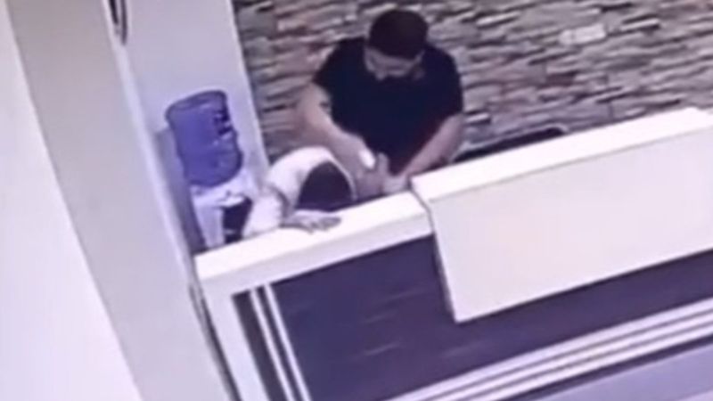 Esenyurt’ta, eşine mesaj attığı iddiası ile site görevlisini darbetti