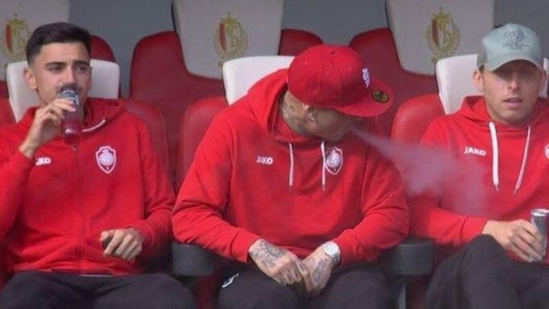 Nainggolan yedek kulübesinde e-sigara içti