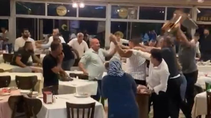 Mersin’de şarkı isteyen müşteriye meydan dayağı