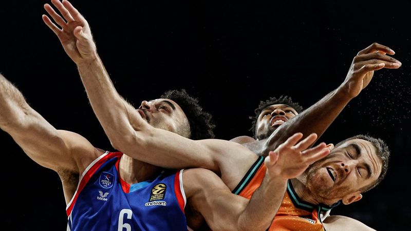 Anadolu Efes, EuroLeague'de Valencia'ya mağlup oldu