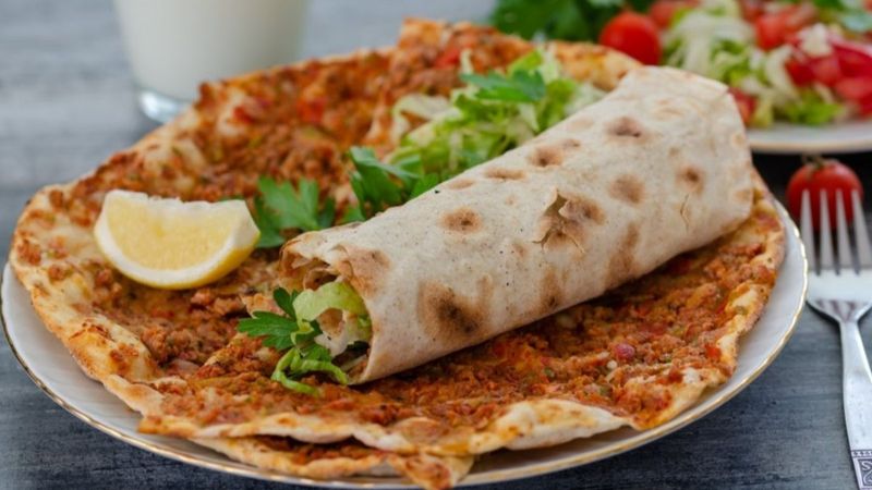 Evde yapılabilecek en pratik lahmacun tarifi! Lahmacun nasıl yapılır? İşte yapılışı ve malzemeleri