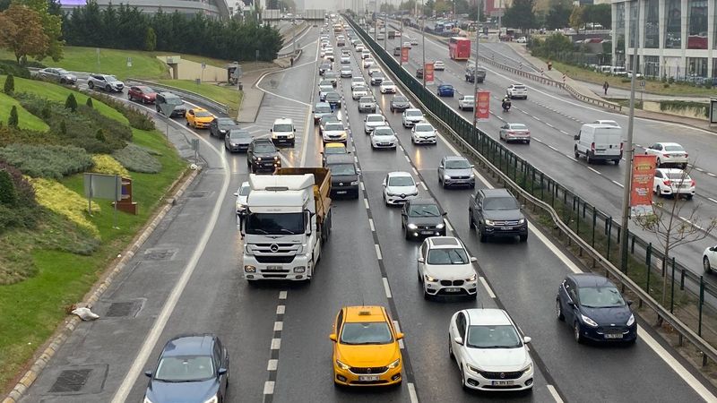 İstanbul'da yağış trafik yoğunluğunu yüzde 47'ye çıkardı