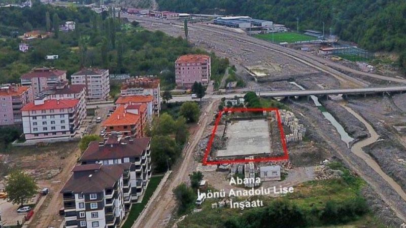 Kastamonu'da taşan Ezine Çayı kenarındaki okul projesine tepki