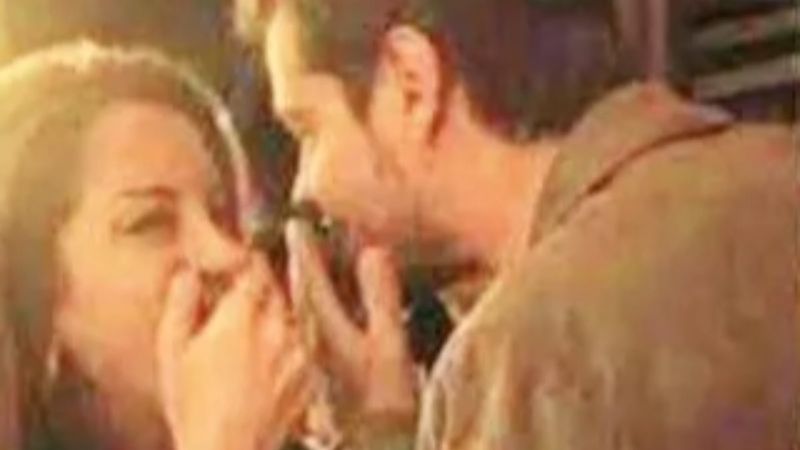 Berk Atan ve Melis Tüzüngüç'ün samimi halleri dikkat çekti