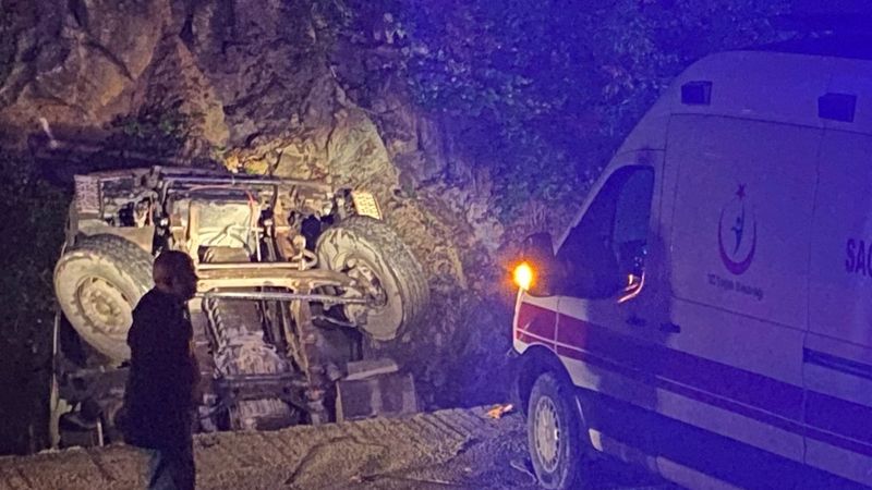 Zonguldak'ta kapağı açılmayan kamyonet dereye uçtu