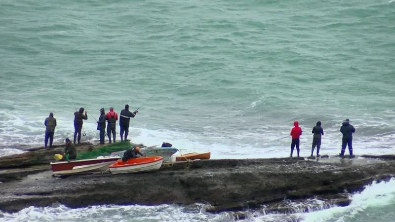Arnavutköy'de balıkçılar canlarını hiçe saydı