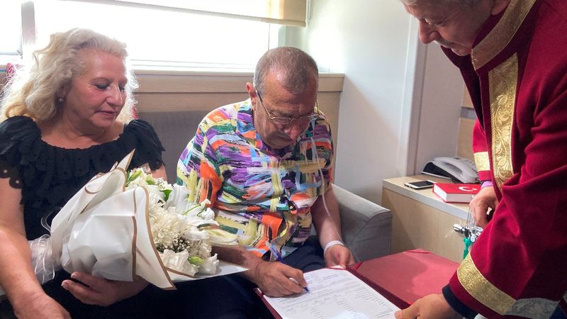 Konya'da 30 yıl sonra hastanede dünyaevine girdiler