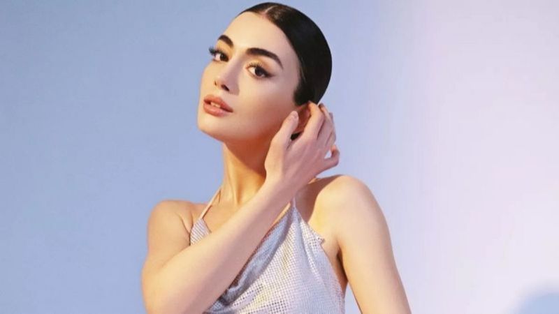 Baba'nın Büşra'sı kalçasına kadar açtı, güzelliği büyüledi!