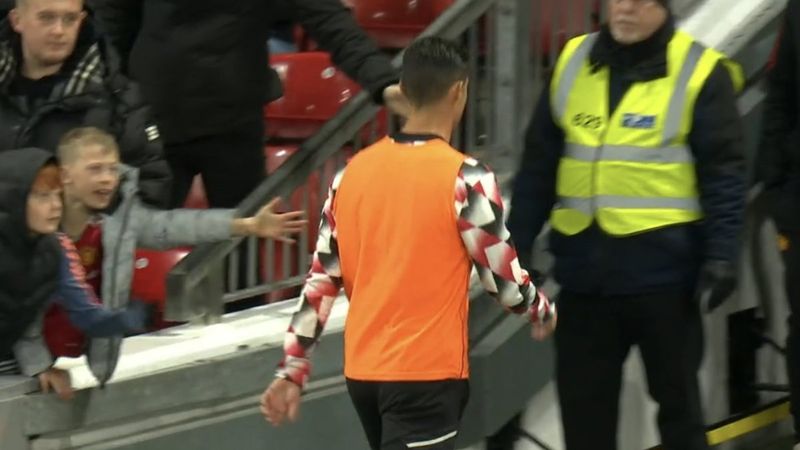 Cristiano Ronaldo süre alamayınca sahayı terk etti