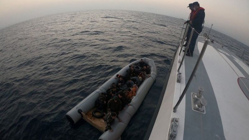 İzmir açıklarında 23 düzensiz göçmen kurtarıldı