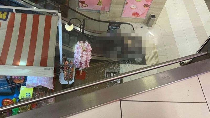 Denizli'de AVM'nin 3'üncü katından düşen kadın kurtarılamadı