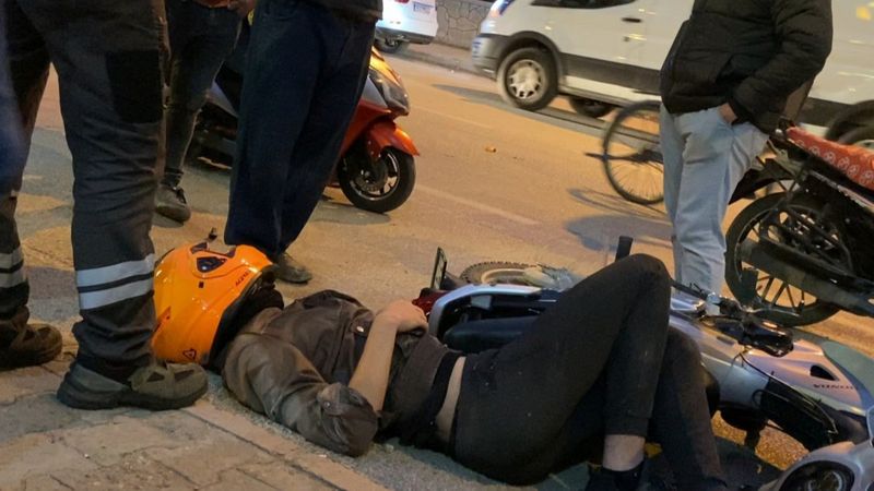 Bursa'da minibüsle motosikletin çarpıştığı kaza kamerada