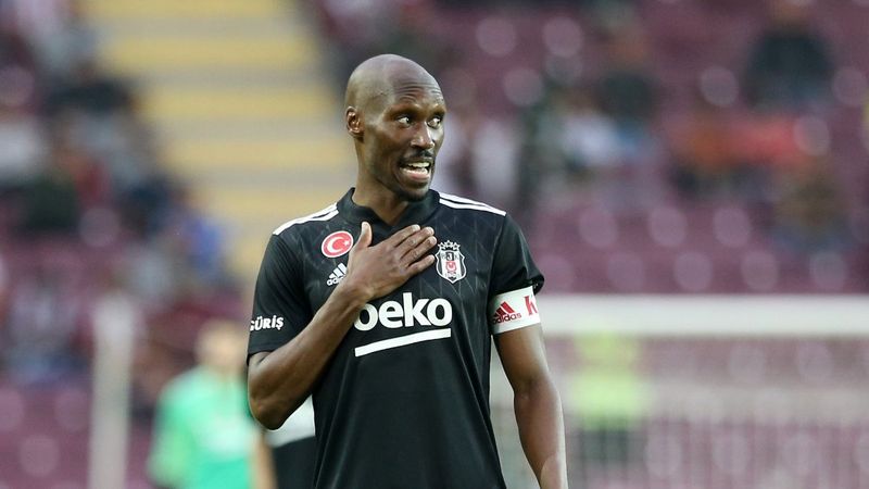 Beşiktaş'ta Atiba futbolu bırakma aşamasında