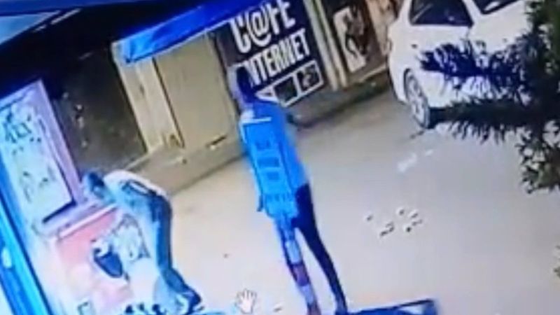 Kağıthane'de panikleyen soyguncular arkadaşlarını unuttu