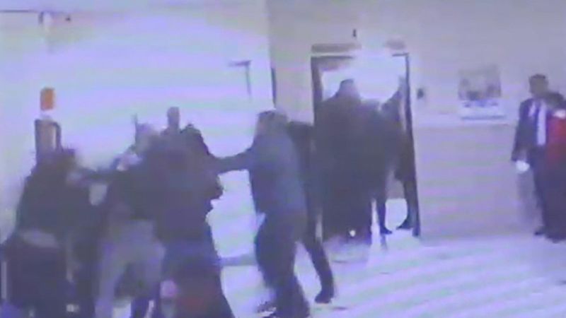 Ağrı'da, avukat hem adliyede hem hastanede darbedildi