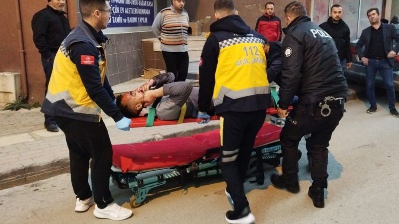 Bursa'da sokak ortasında kanlar içerisinde bulunan genç kurtarılamadı