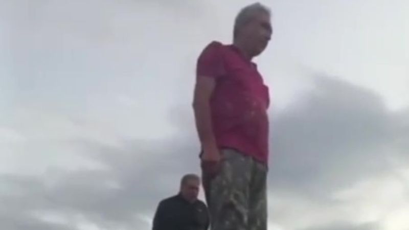 Pendik'te tamir için çıktığı çatıda mahsur kaldı