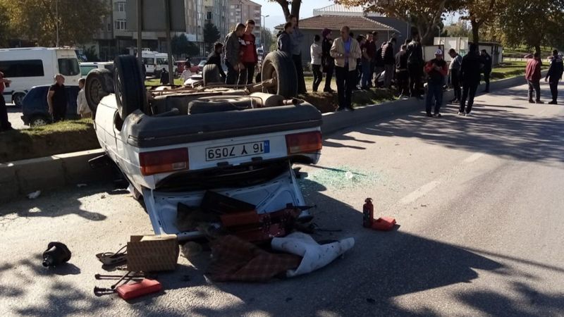 Bursa'da 16 yaşındaki ehliyetsiz sürücü, araçla takla attı