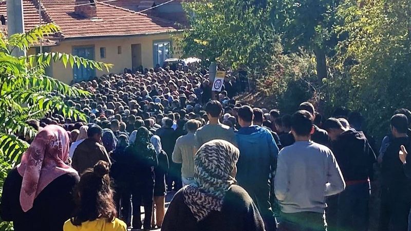 Denizli'de bir haftalık gelin, toprağa verildi