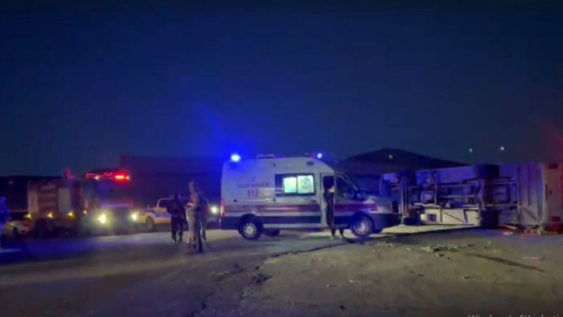 Kars’ta midibüs ile tır çarpıştı: 14 yaralı