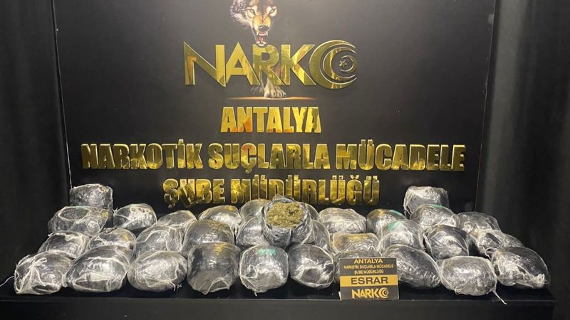 Antalya'da 26 kilo 505 gram uyuşturucu madde ele geçirildi
