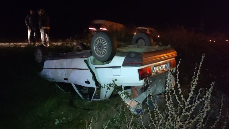 Sakarya'da kontrolden çıkan otomobil devrildi: 4 yaralı
