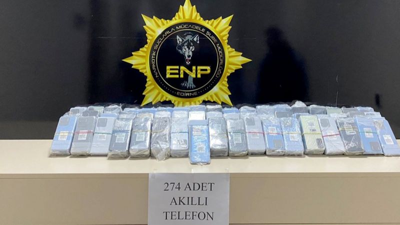 Edirne'de, Bulgaristan'dan getirilen 274 kaçak cep telefonu yakalandı
