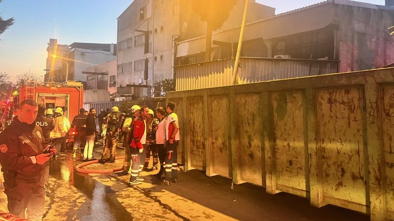 Pendik’te krom kaplama atölyesinde yangın çıktı