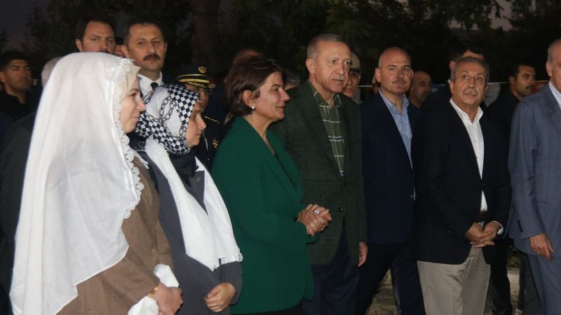 Cumhurbaşkanı Erdoğan, Silvan’da ‘Beyaz Melesli Kadınlarla’ buluştu