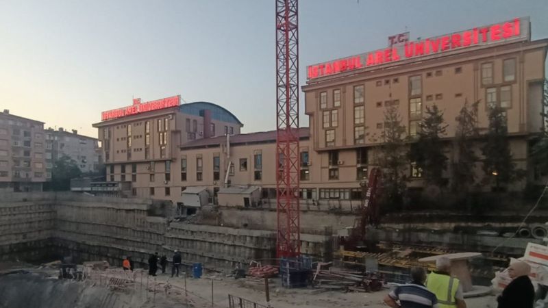 İstanbul'da duvarında çatlaklar oluşan üniversite boşaltıldı