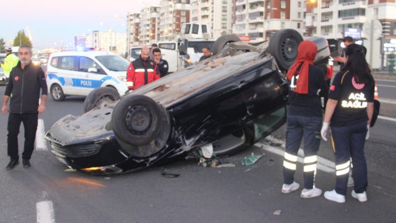 Diyarbakır’da takla atan otomobilin sürücüsü öldü