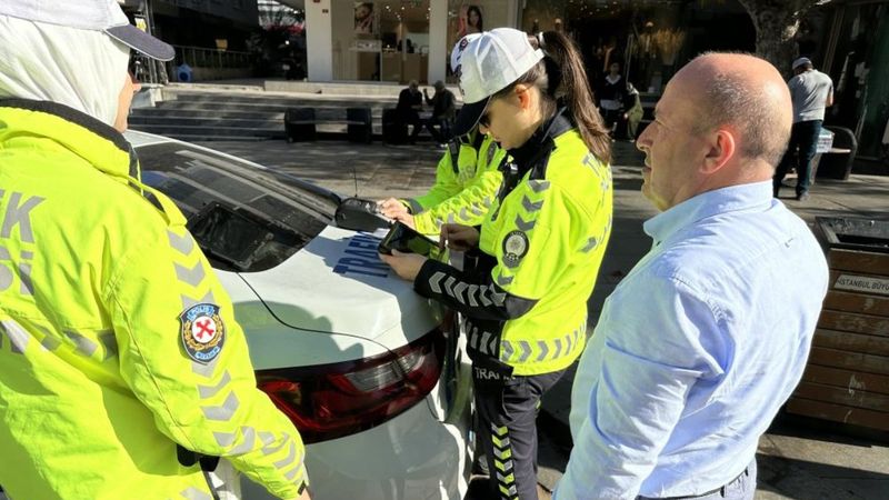 Kadıköy'deki trafik denetiminde 60 araç sorgulandı