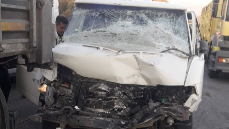 Samsun'da kamyonet ile tır çarpıştı