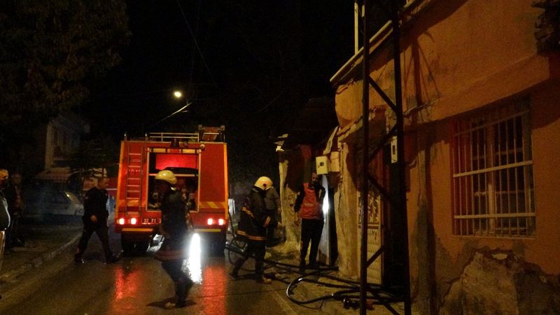 Isparta'da benzinle tutuşturulmak istenen soba evi yaktı