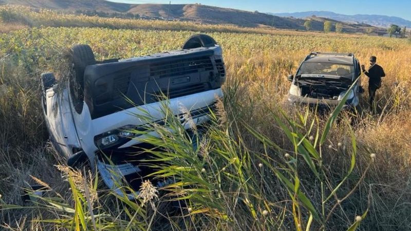 Çorum'da 2 araç tarlaya uçtu, 6 kişi yaralandı