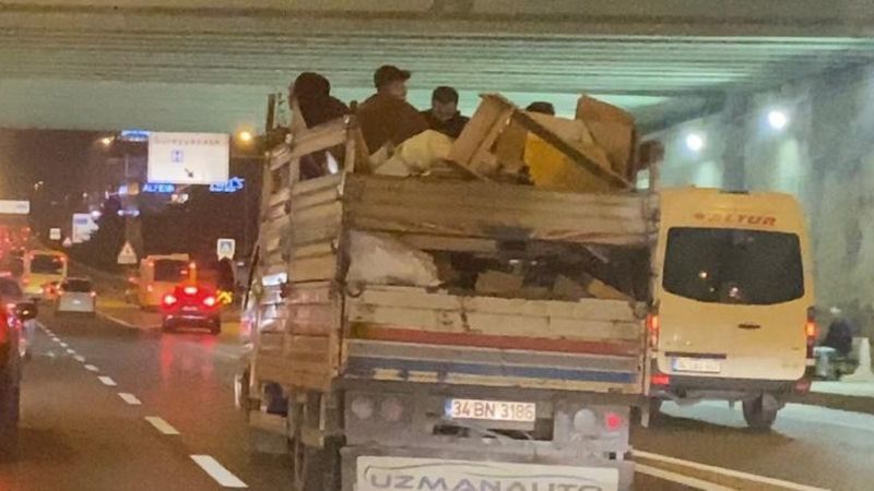 Maltepe'deki kamyonet kasasındaki tehlikeli yolculuk kamerada
