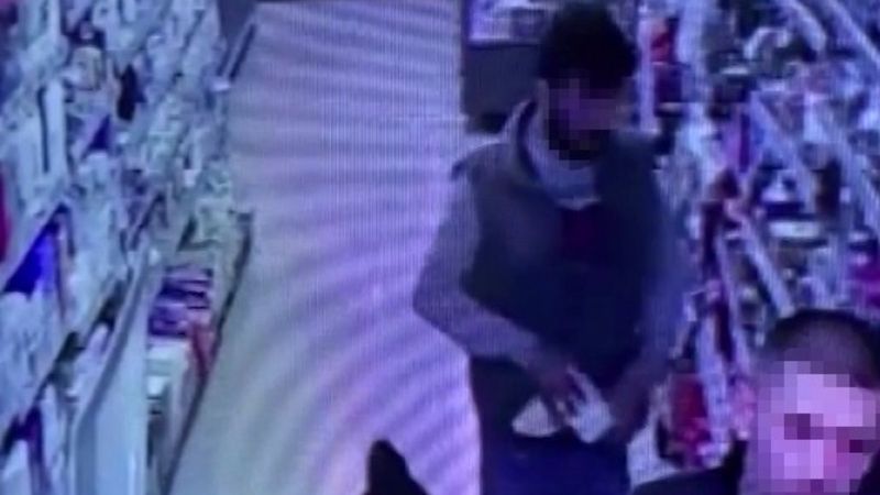 Pendik'teki markette organize çikolata hırsızlığı