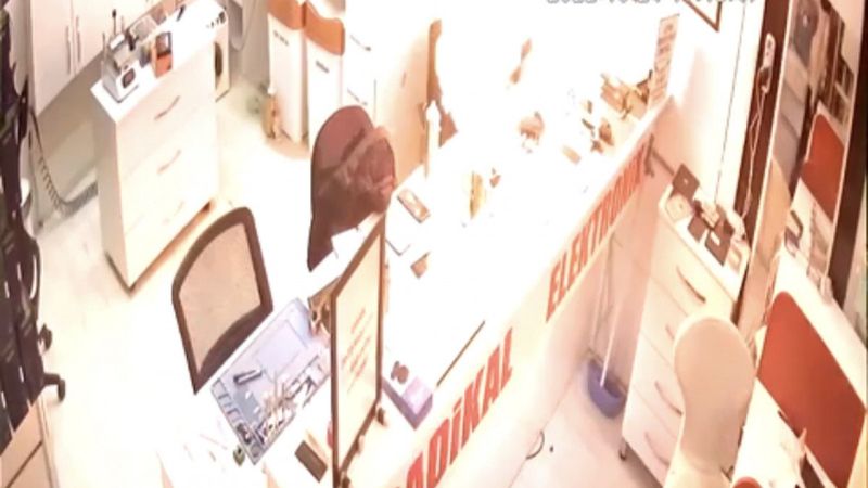 Kocaeli'de tamirciye bırakılan telefon patladı