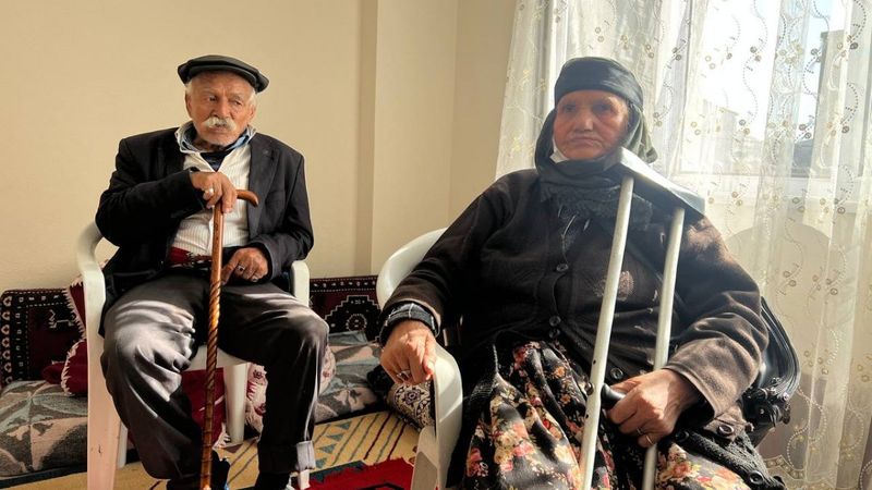 Arnavutköy'de evsiz kalan yaşlı çift yeni yuvalarına kavuştu