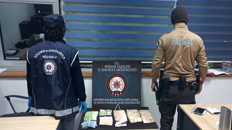 Edirne'de bir göçmen kaçakçısı polis denetimine takıldı