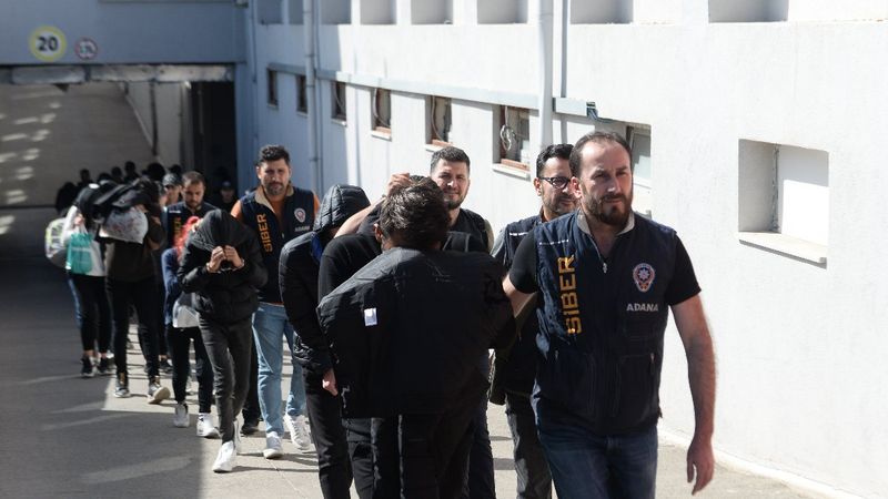 Adana merkezli dolandırıcı çeteye operasyon: 17 tutuklu