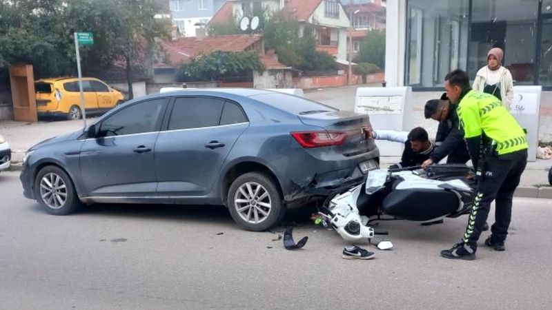 Bolu'da motor sürücüsü otomobile arkadan çarptı