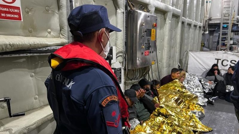 Aydın'da Yunanistan'ın ittiği 27 göçmen kurtarıldı