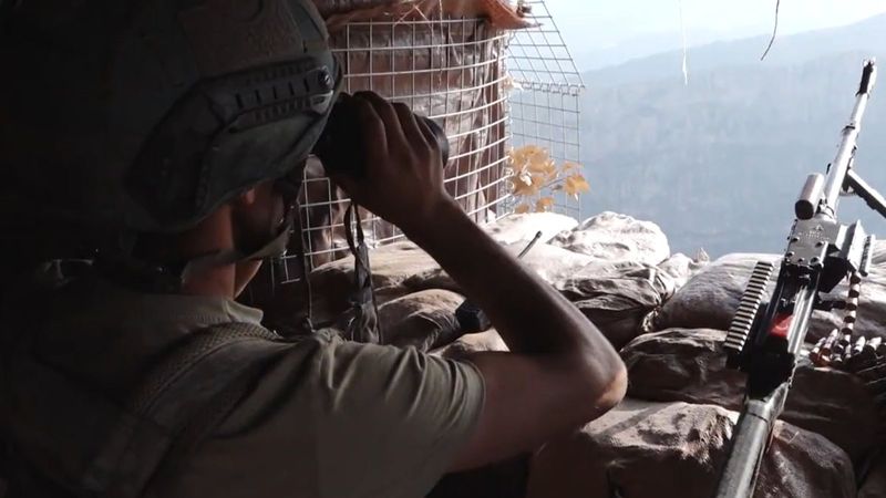 MSB'den 'Her dağın zirvesi Mehmetçik' paylaşımı