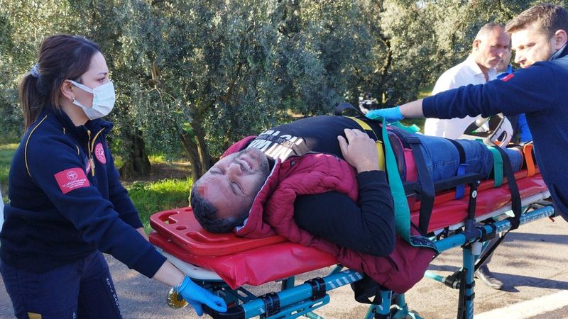 Bursa'da otomobil ilaç tankerine çarptı, 3 kişi yaralandı