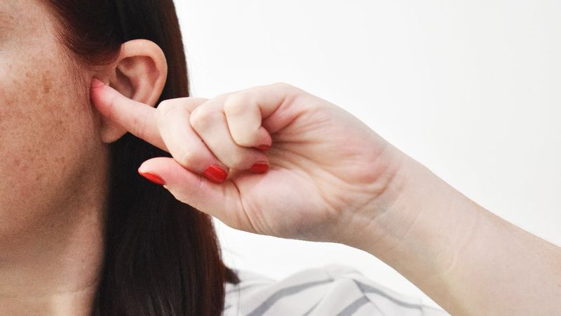 Kulak ağrısı ve ses kısıklığı tiroid kanserini gösteriyor