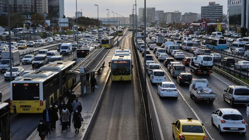 25 Ekim 2022 trafik yoğunluğu nasıl? Hangi yollar kapalı? İBB trafik yoğunluk haritası!
