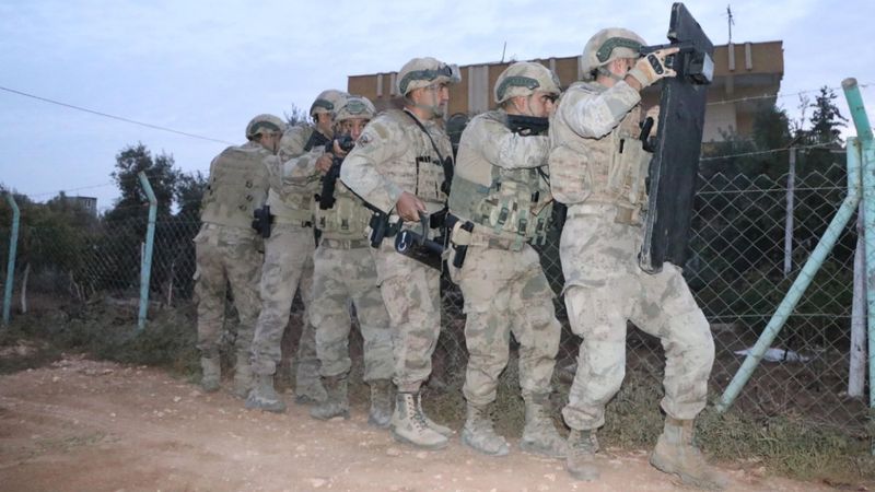 Şanlıurfa'da eş zamanlı uyuşturucu baskını: 100'den fazla gözaltı